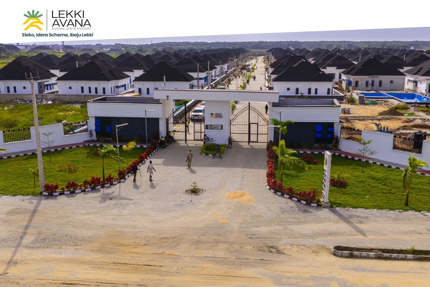 Main entrance and developed homes at Lekki Avana